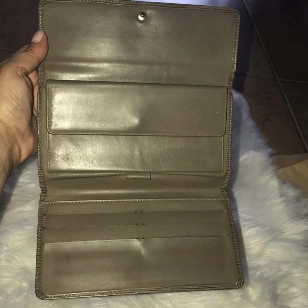 AUTHENTIC EPI LOUIS VUITTON LONG PEPPERED COLORED SNAP WALLET - Picture 6 of 14